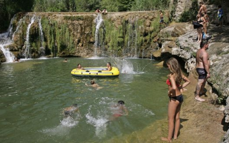 Els municipis volen controlar l’arribada de turistes a rius i gorgs 